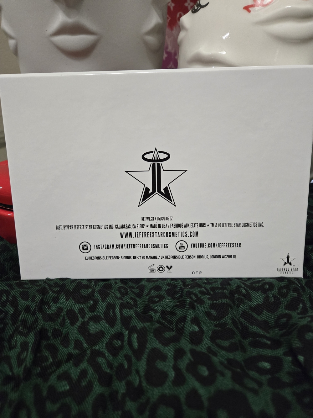 Jeffree Star Cremated Eyeshadow Palette - White Marble Packaging - Picture 8 of 16